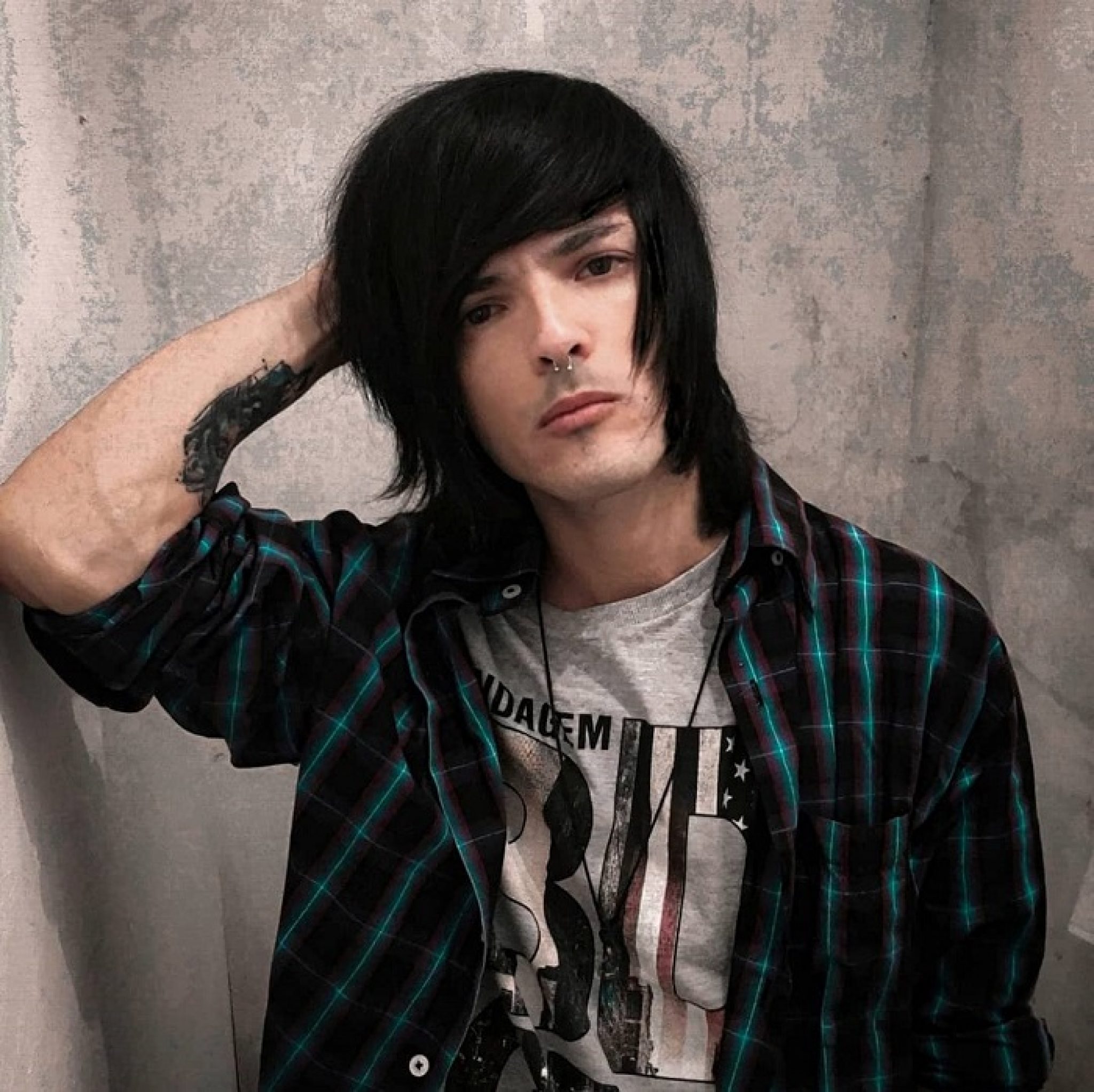 Medium Length Men Emo Cuts Emo Boy Haircuts for Trendy Boys