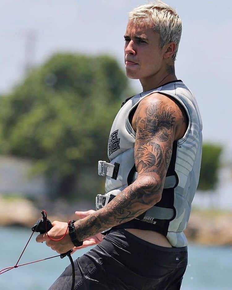 50 Best Justin Bieber Platinum Blonde Hairstyles [2020]