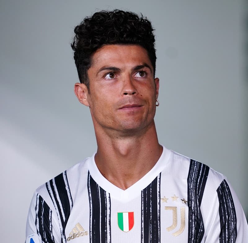 Cristiano Ronaldo's curly hairstyle in Serie A Championship 2019-2020