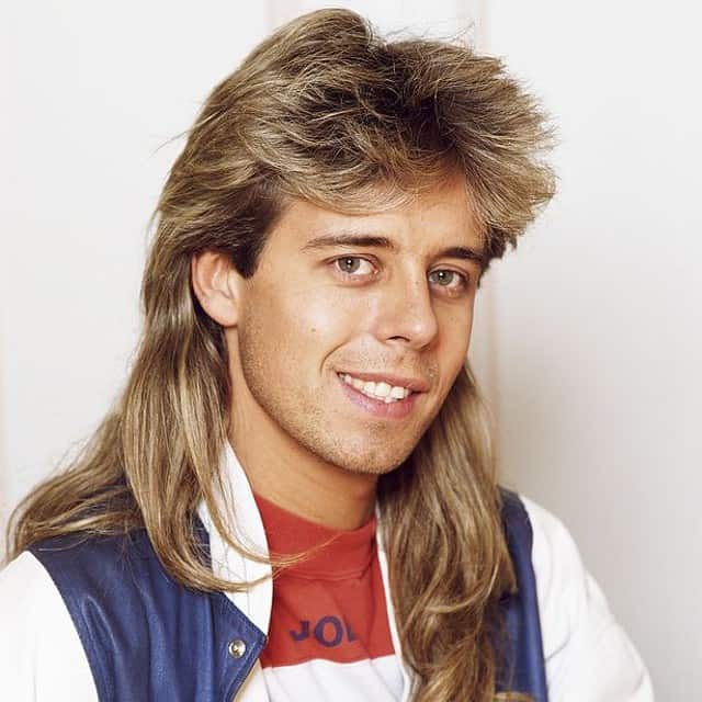 Pat Sharp con capelli mullet