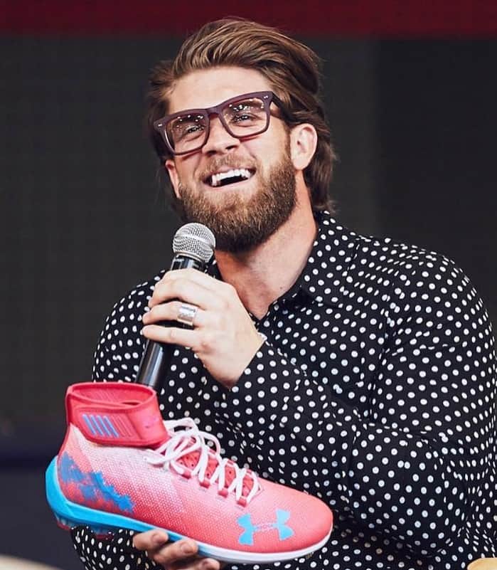 bryce harper 's side part fryzura